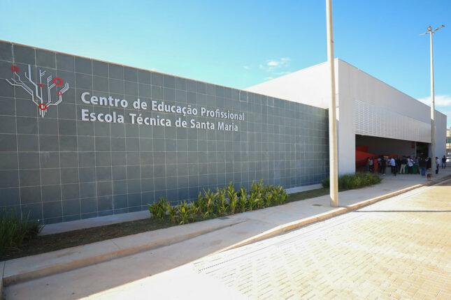 Celina visita obras de unidades escolares em Santa Maria - ACORDA DF