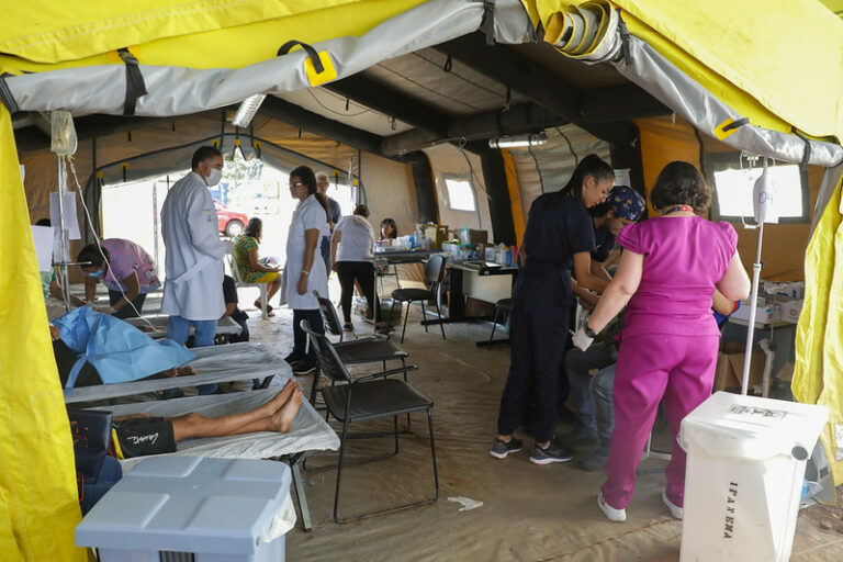 Tendas de acolhimento para pacientes com dengue já atenderam mais de 31 mil  pessoas no DF - ACORDA DF